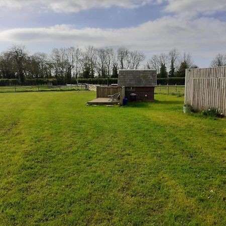 Glamping In Wiltshire The Green Knoll Is A Charm Chippenham  Exterior foto