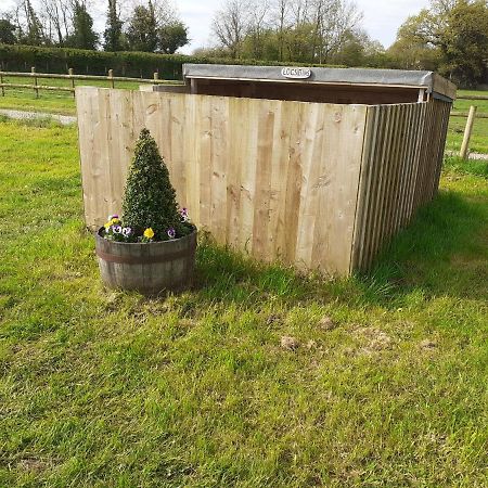 Glamping In Wiltshire The Green Knoll Is A Charm Chippenham  Exterior foto