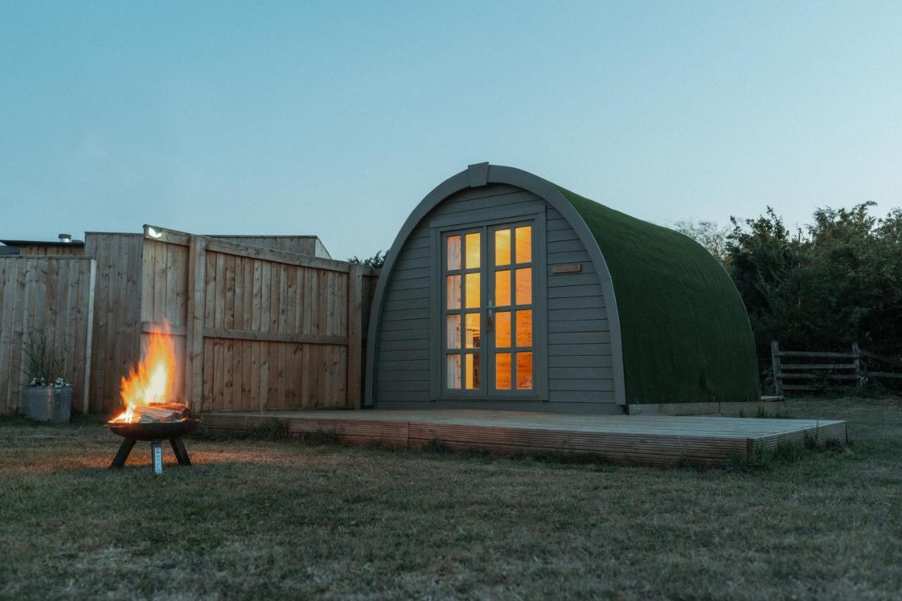 Glamping In Wiltshire The Green Knoll Is A Charm Chippenham  Exterior foto