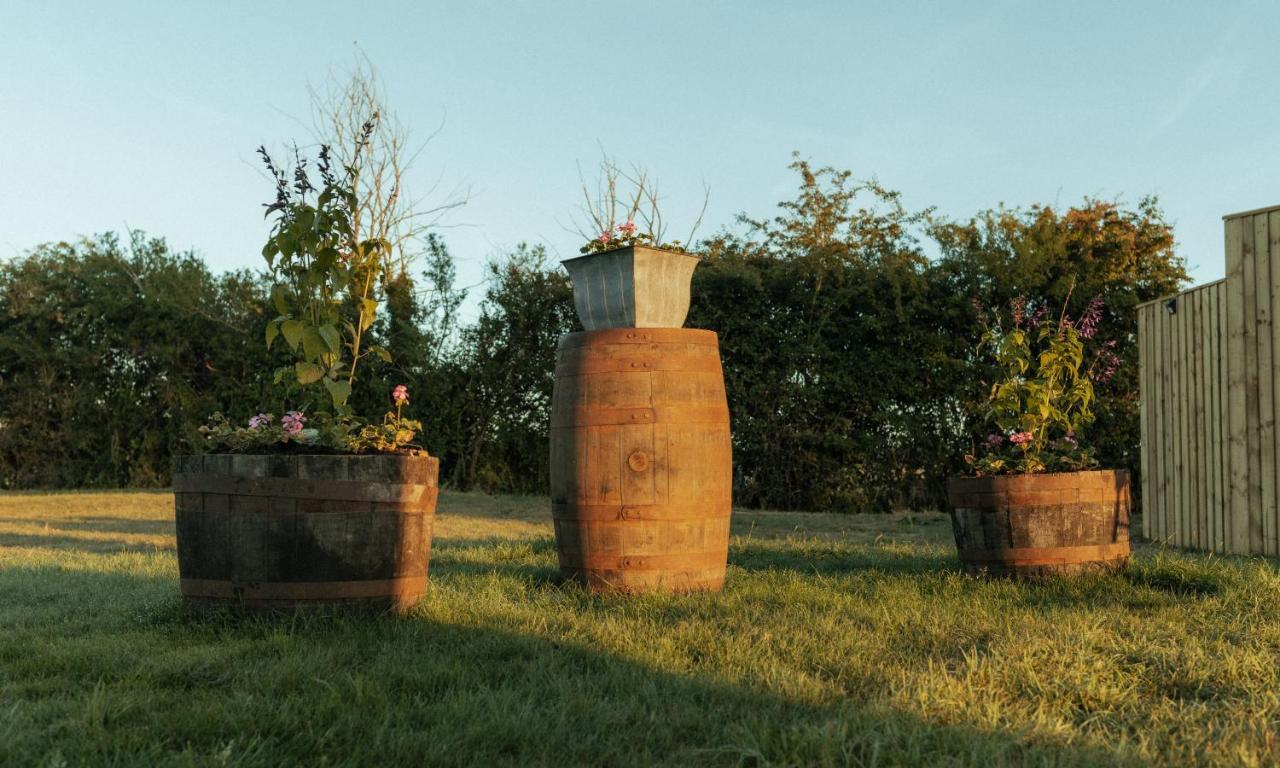 Glamping In Wiltshire The Green Knoll Is A Charm Chippenham  Exterior foto