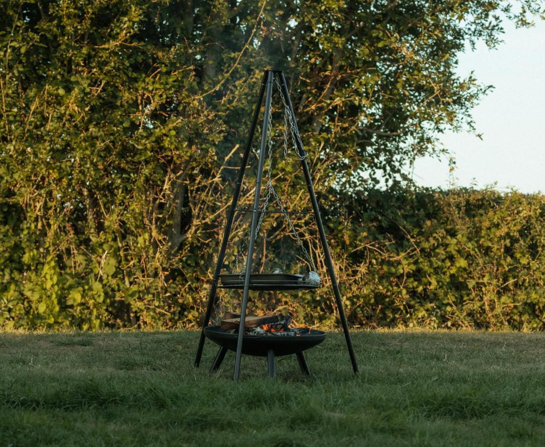 Glamping In Wiltshire The Green Knoll Is A Charm Chippenham  Exterior foto