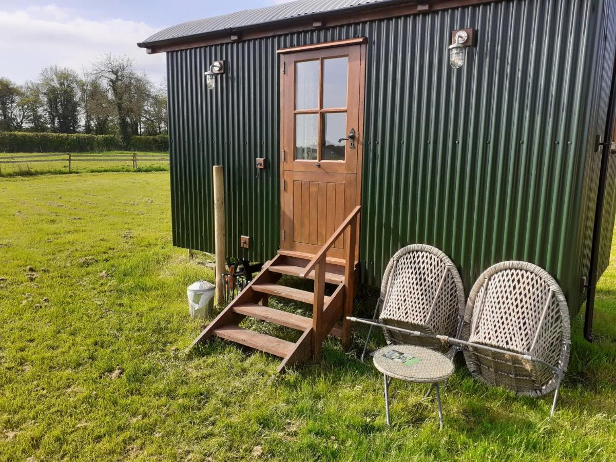Glamping In Wiltshire The Green Knoll Is A Charm Chippenham  Exterior foto