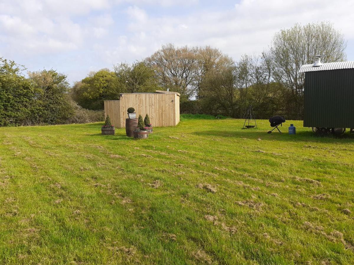Glamping In Wiltshire The Green Knoll Is A Charm Chippenham  Exterior foto